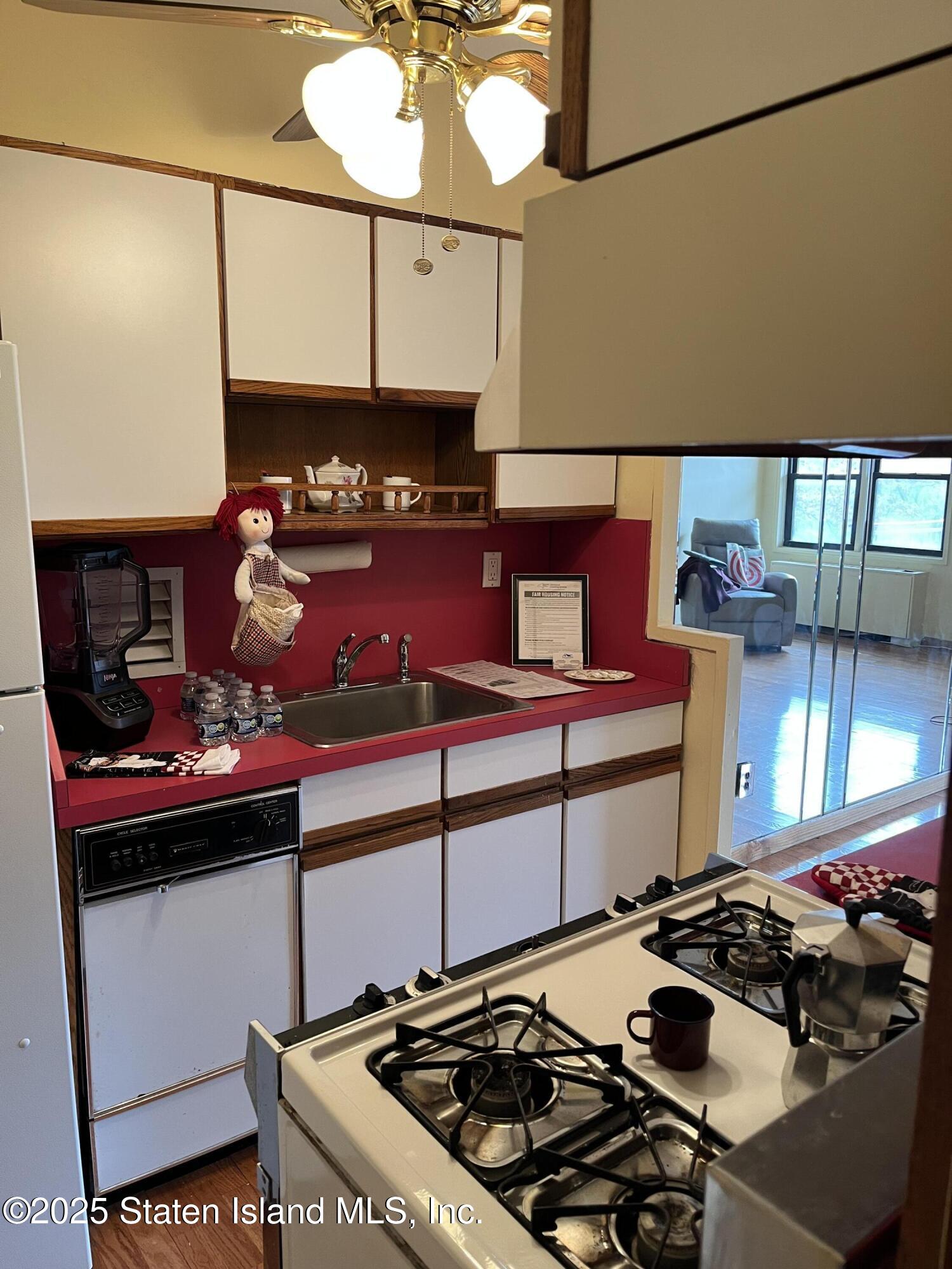 1000 Clove Road 4-P, Staten Island, NY, 10301 image 11