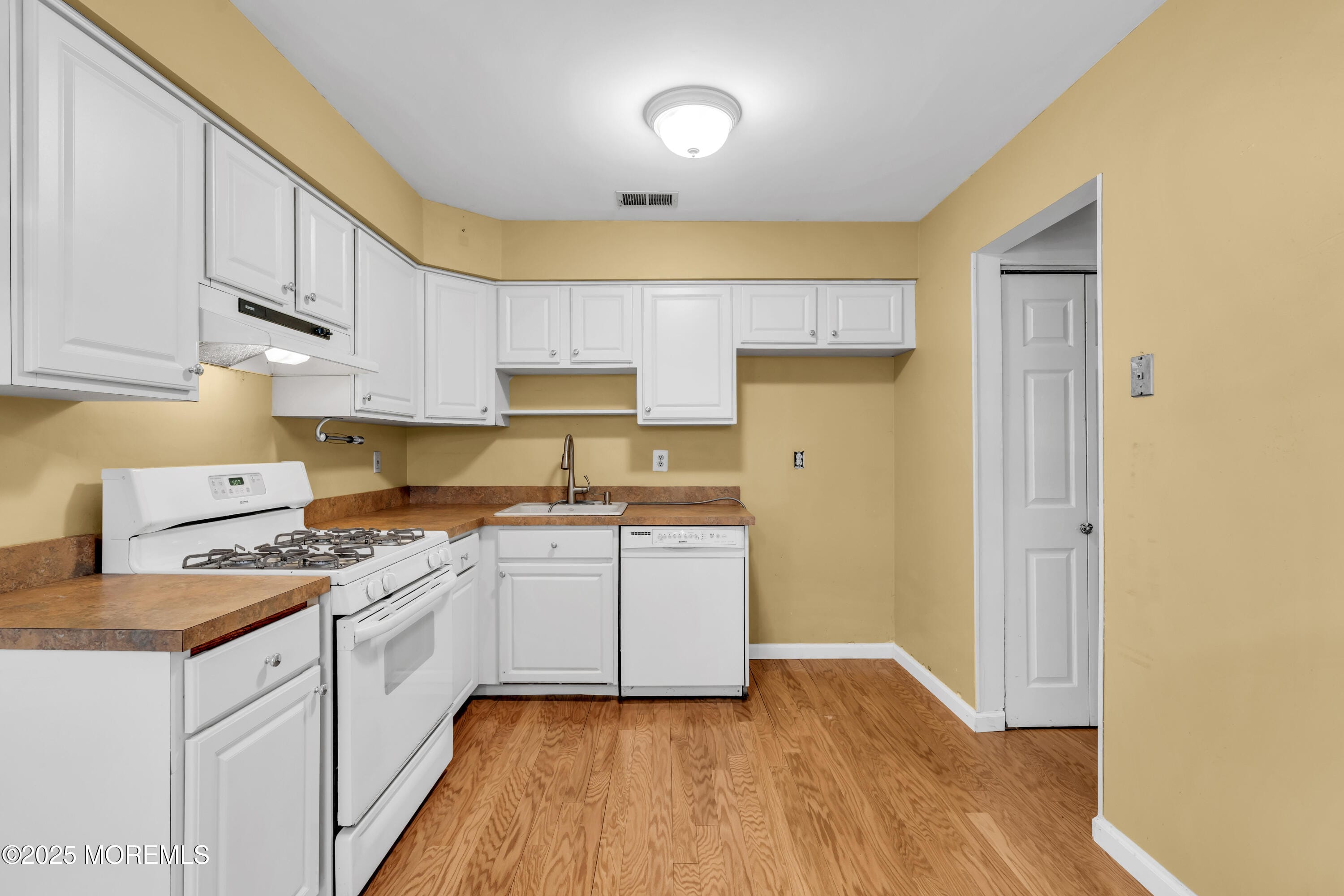 8 Harte Court Image 4