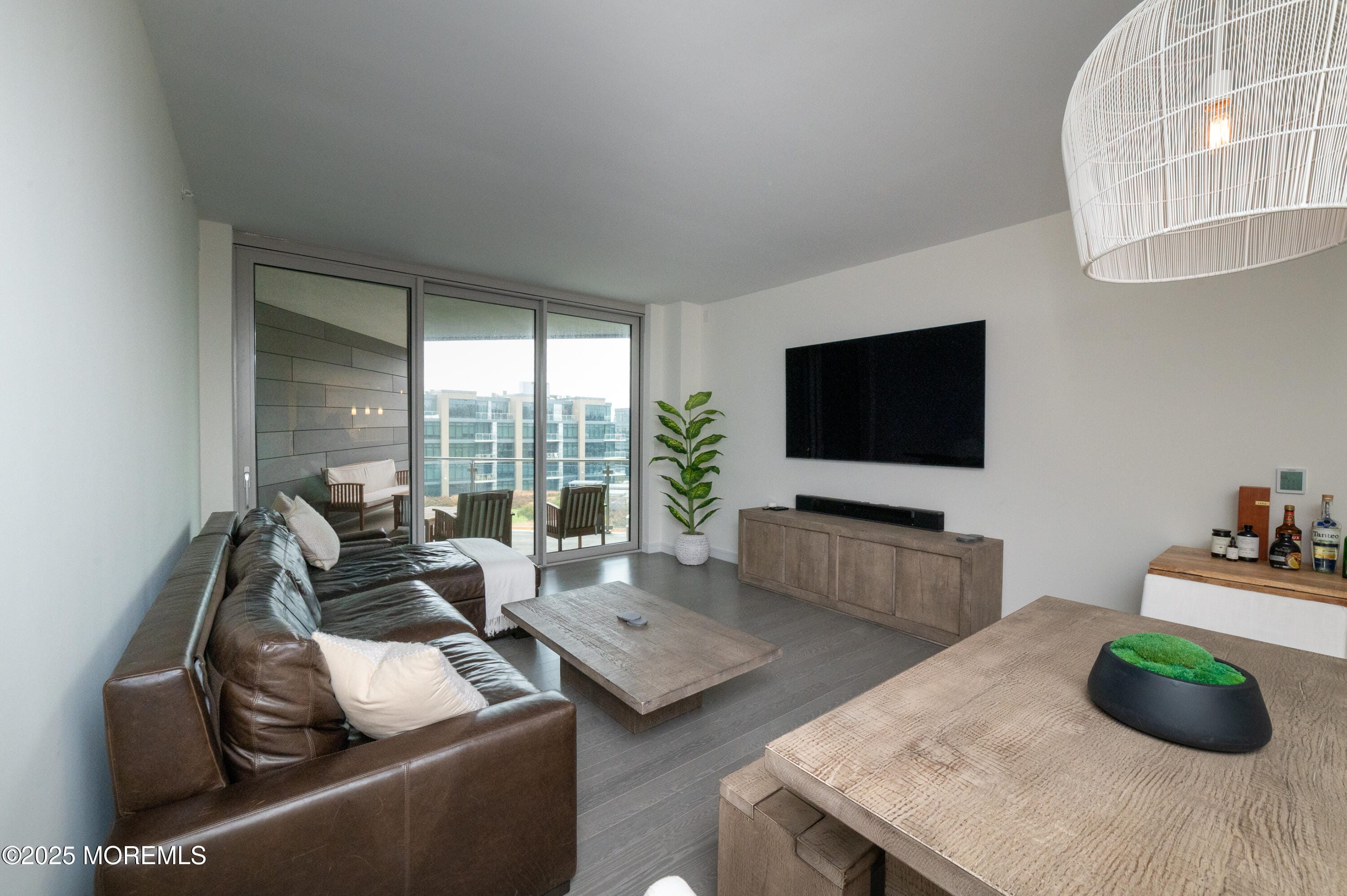 15 Morris Avenue 505 Image 2