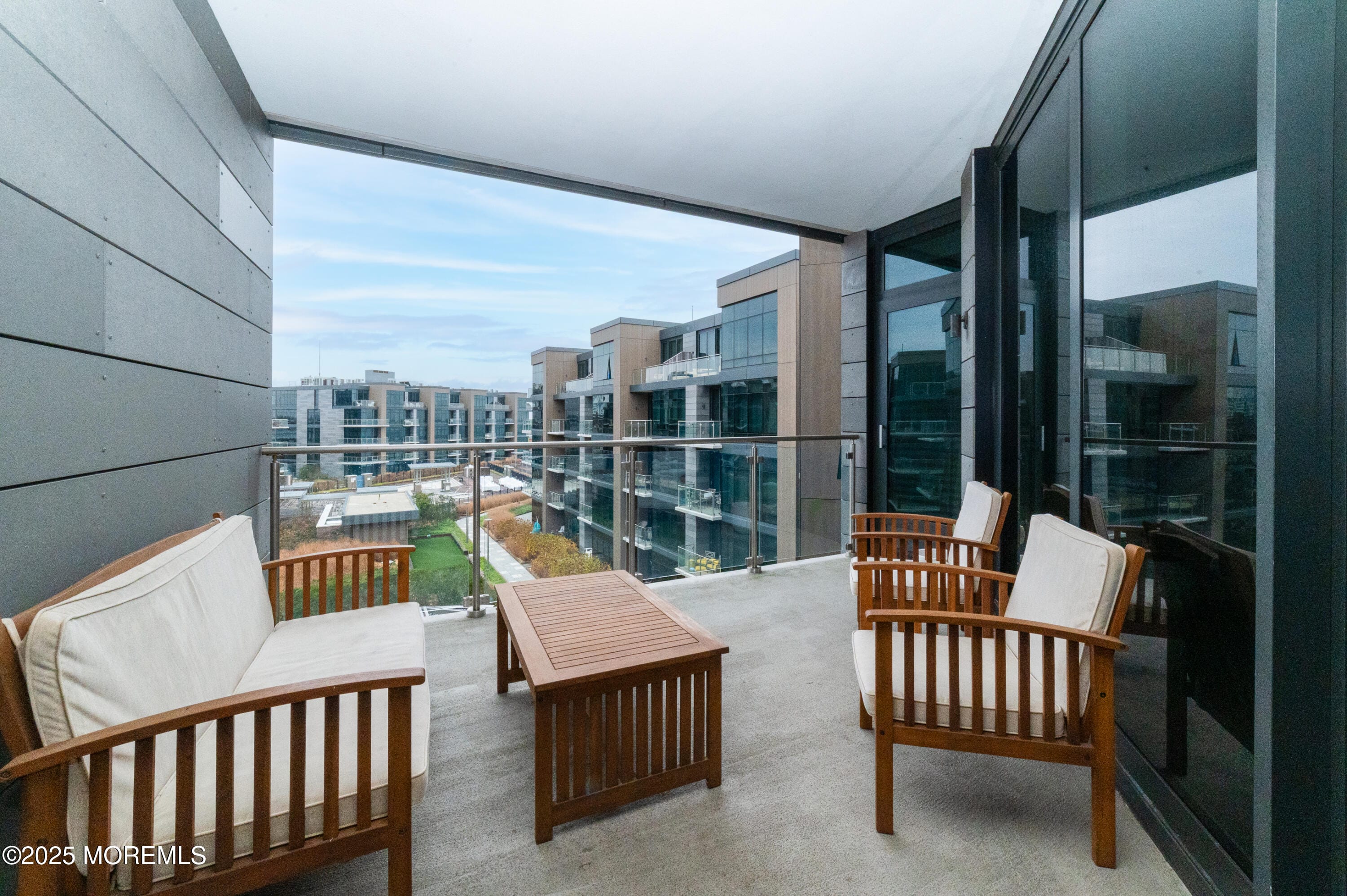 15 Morris Avenue 505 Image 5