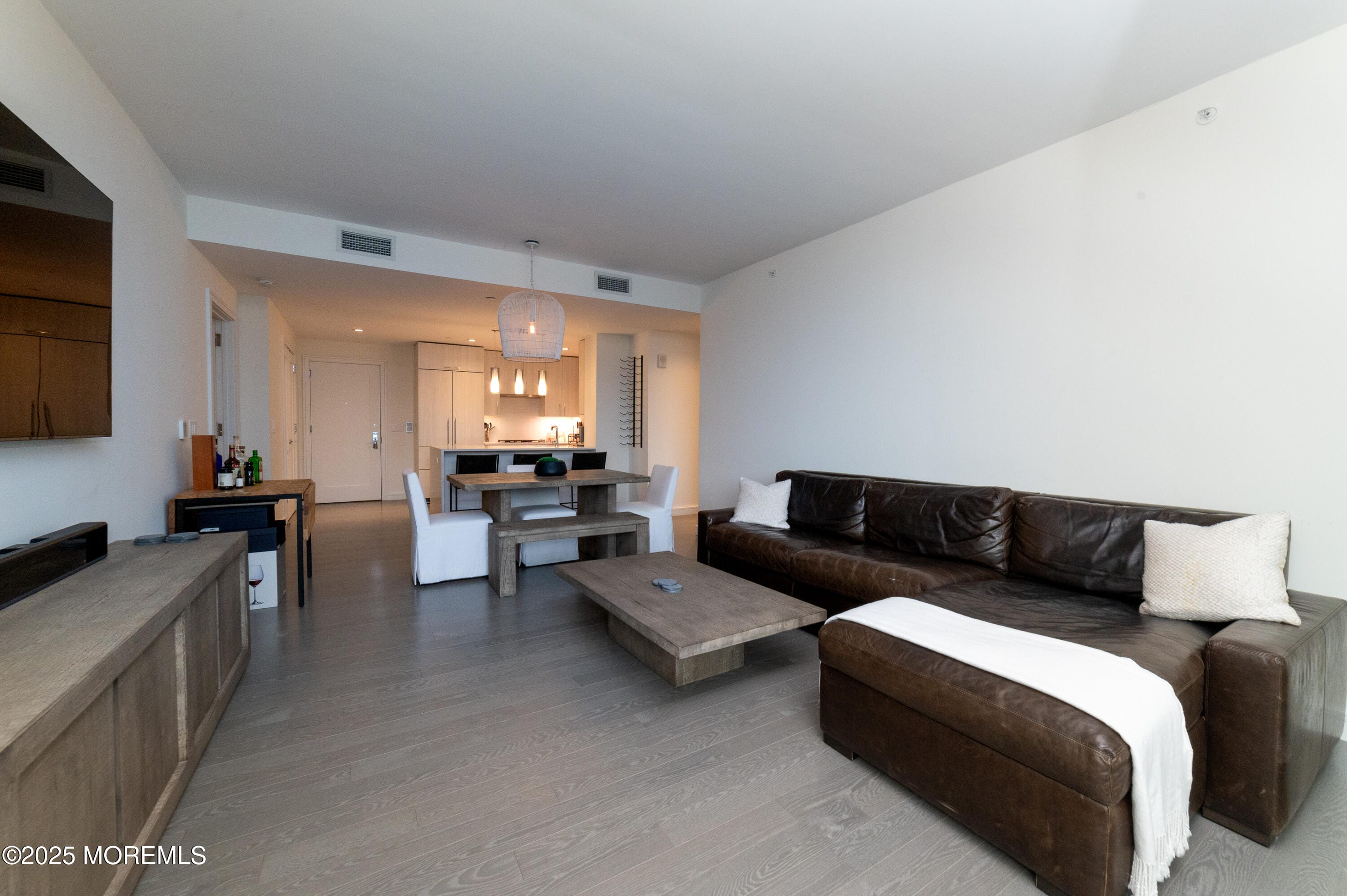 15 Morris Avenue 505 Image 3