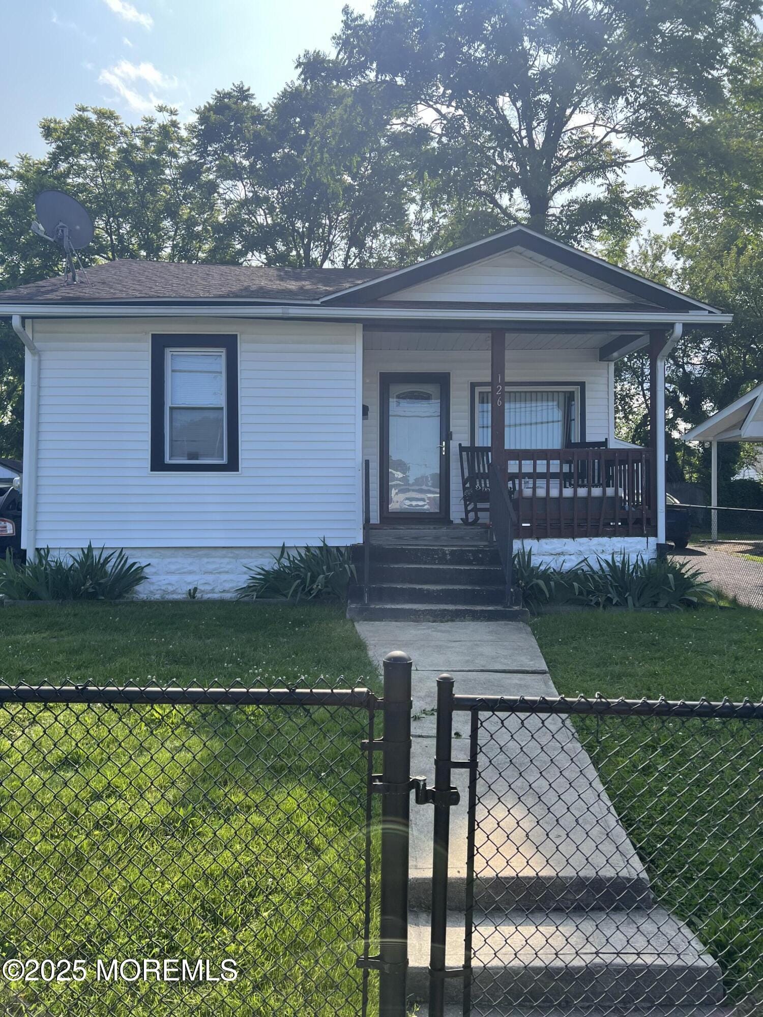 126 Leonard Avenue Image 4