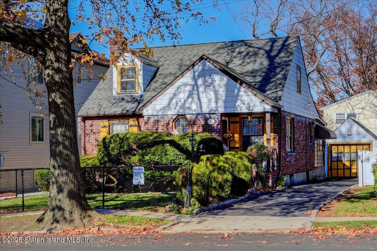 35 Crowell Avenue Image 3