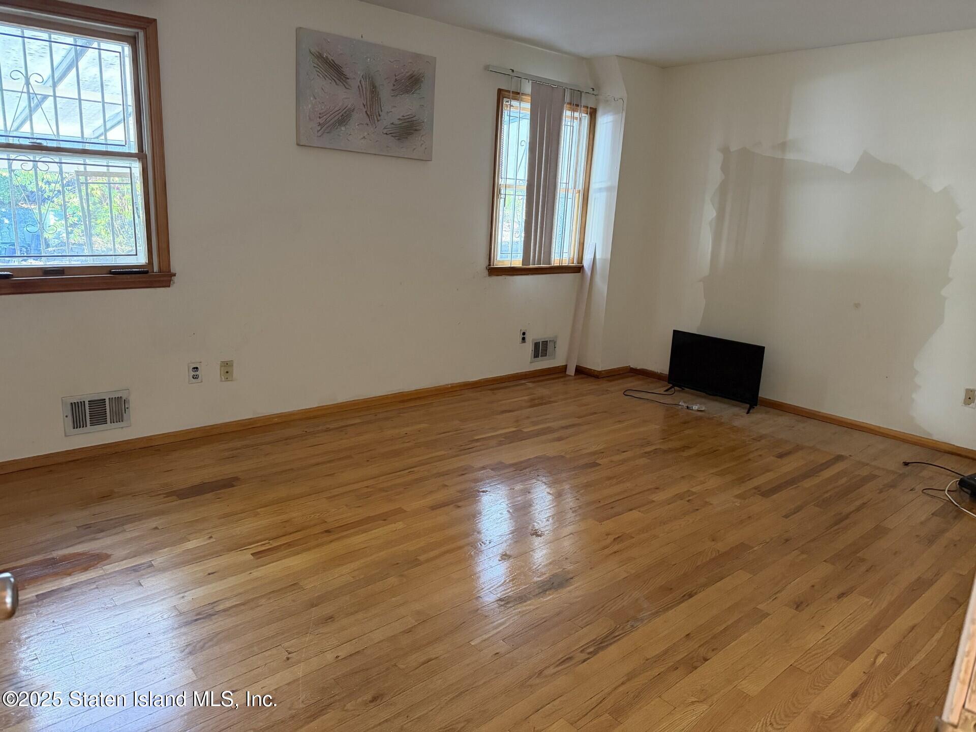 19 Woodlawn Ave Image 4