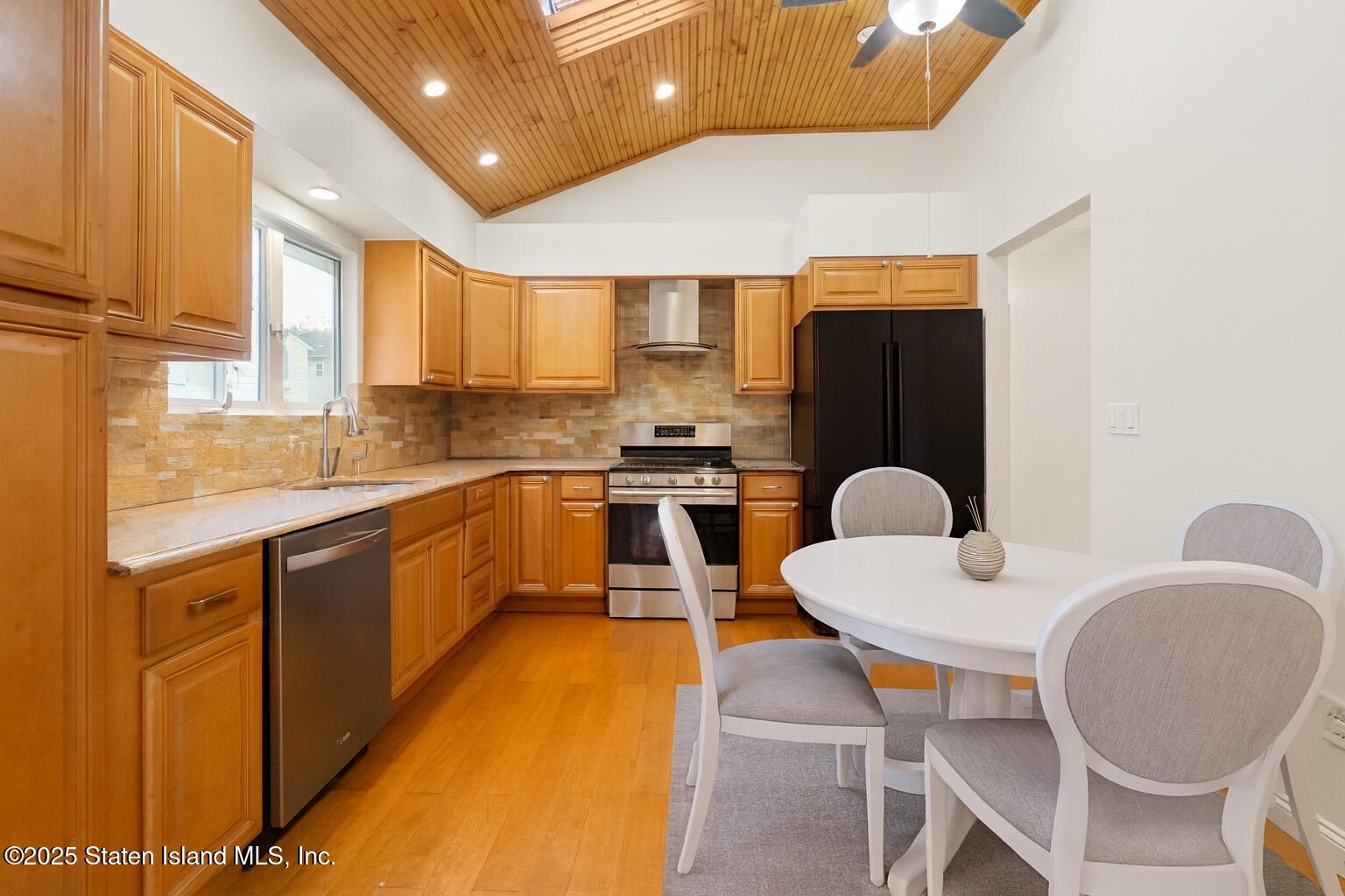 20 Helene Court Image 2