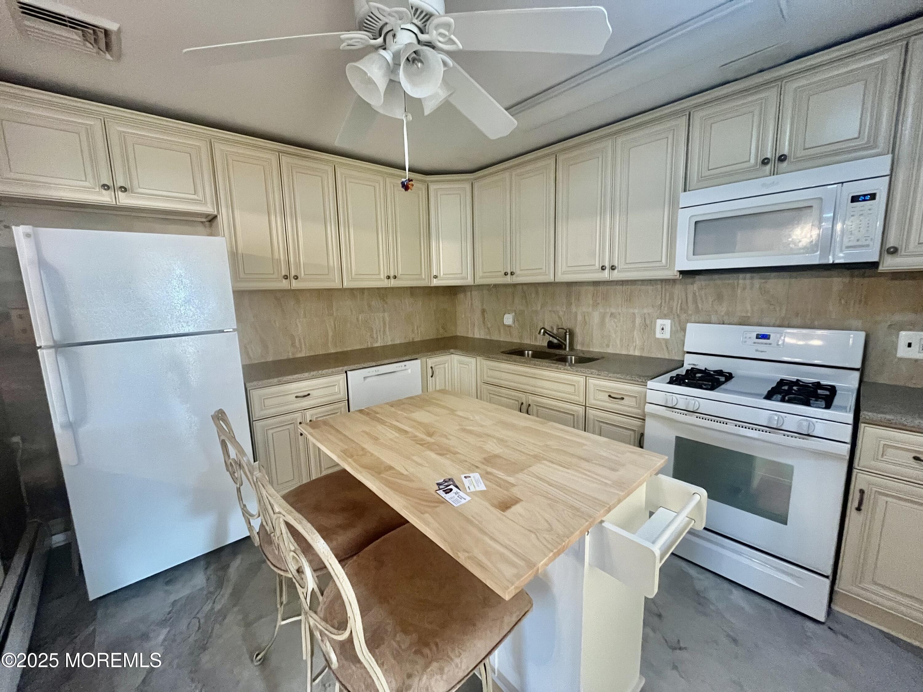 8 Lark Street A Image 3