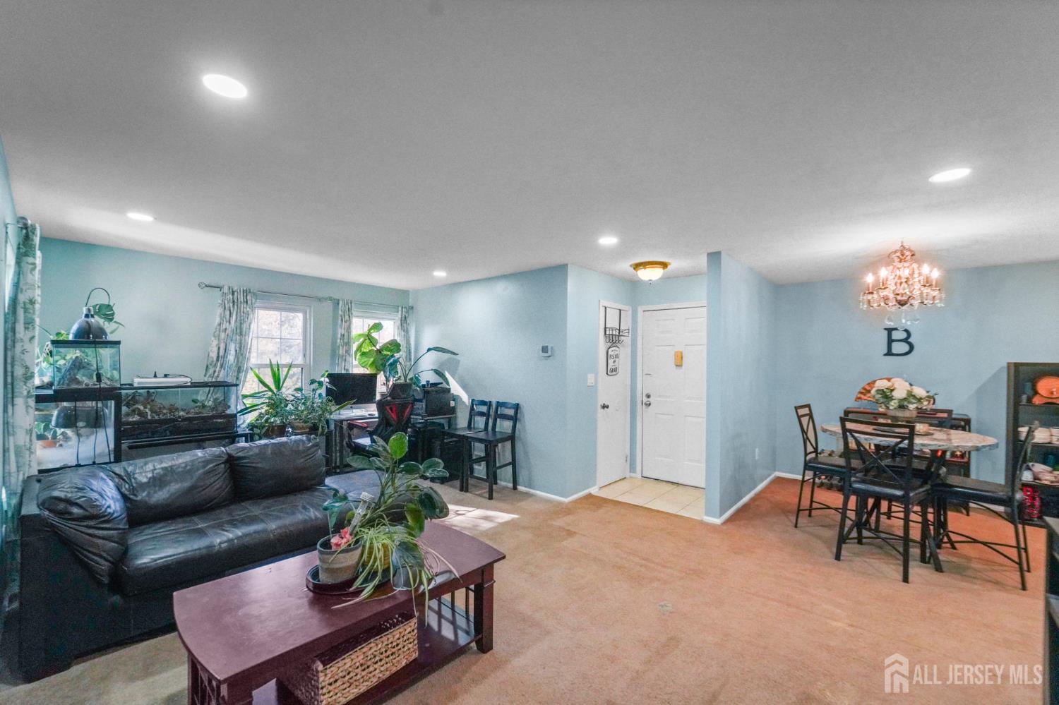 279 Hatfield Lane Image 3