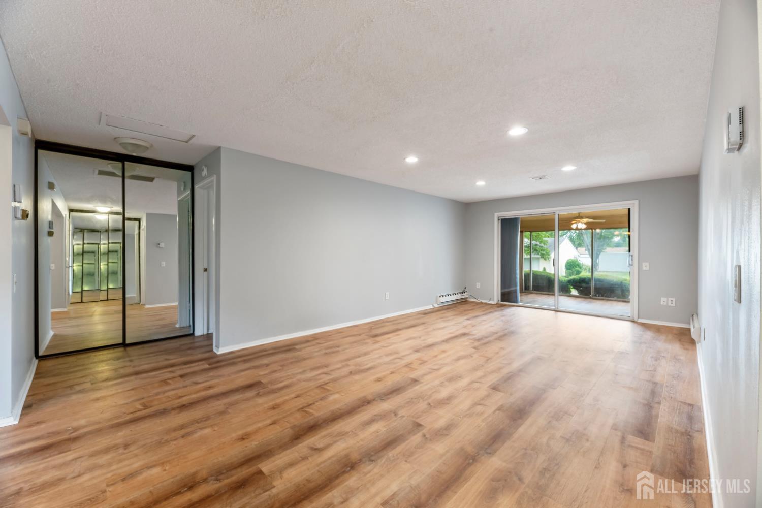 166 Laurel Plaza 166c Image 4