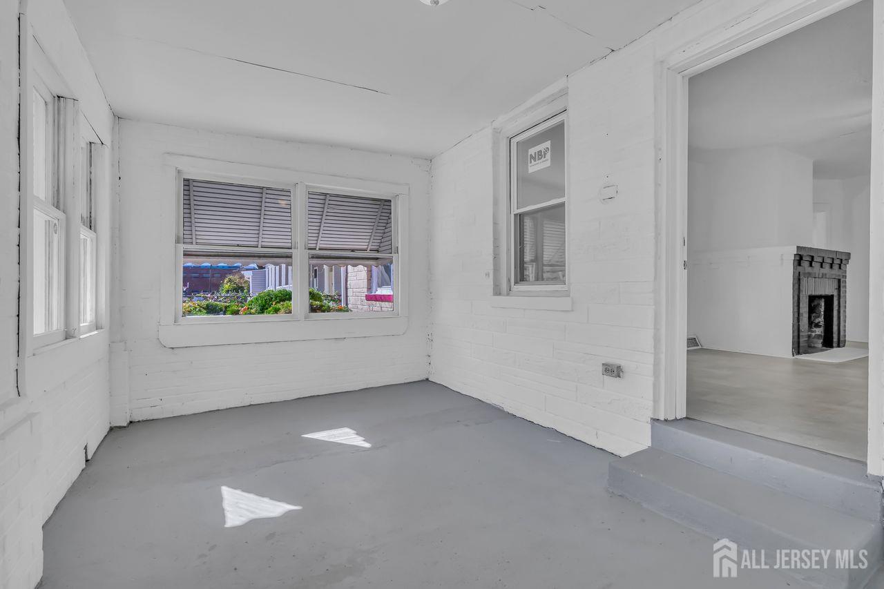 125 robbins Avenue Image 5