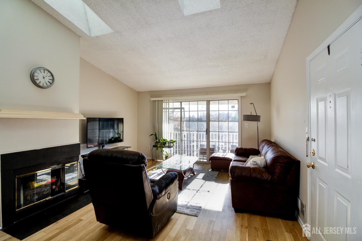 318 Wimbeldon Court Image 3