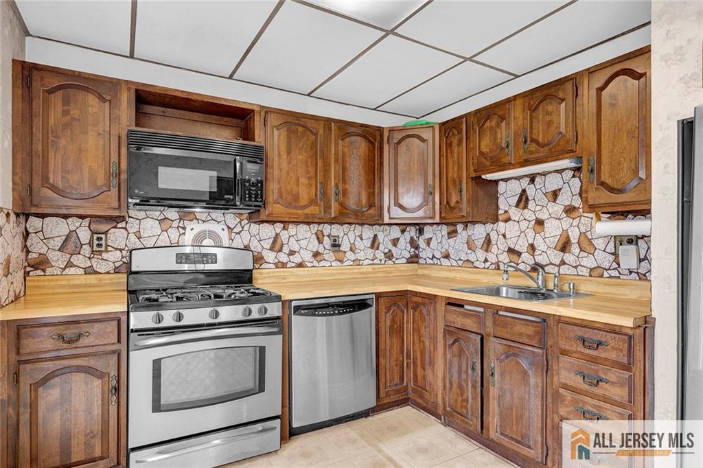 85 Whitman Street Image 4