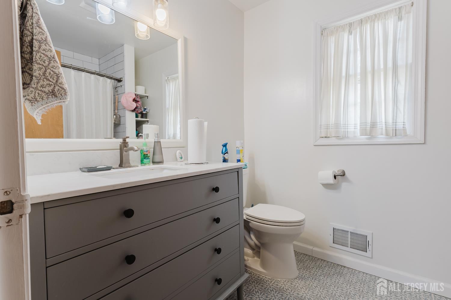 11 Edgeworth Place, New Brunswick, NJ, 08901 image 15