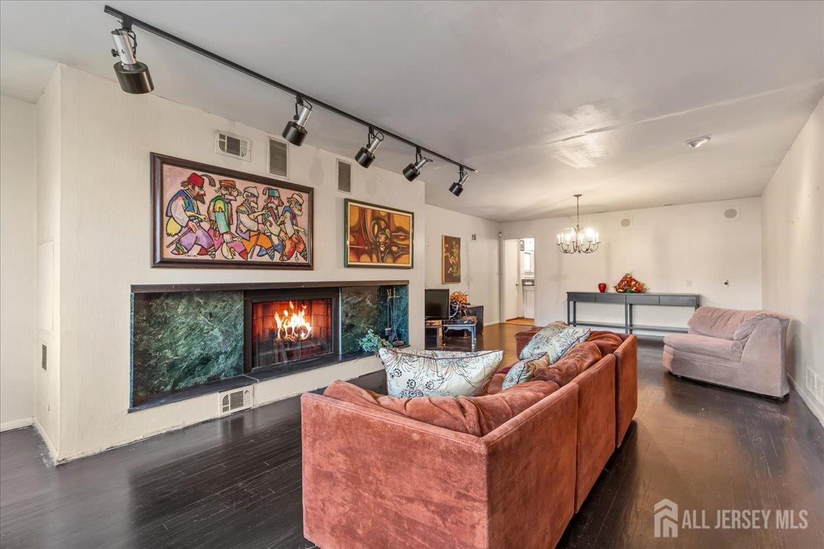 1066 Allenwood Drive Image 4