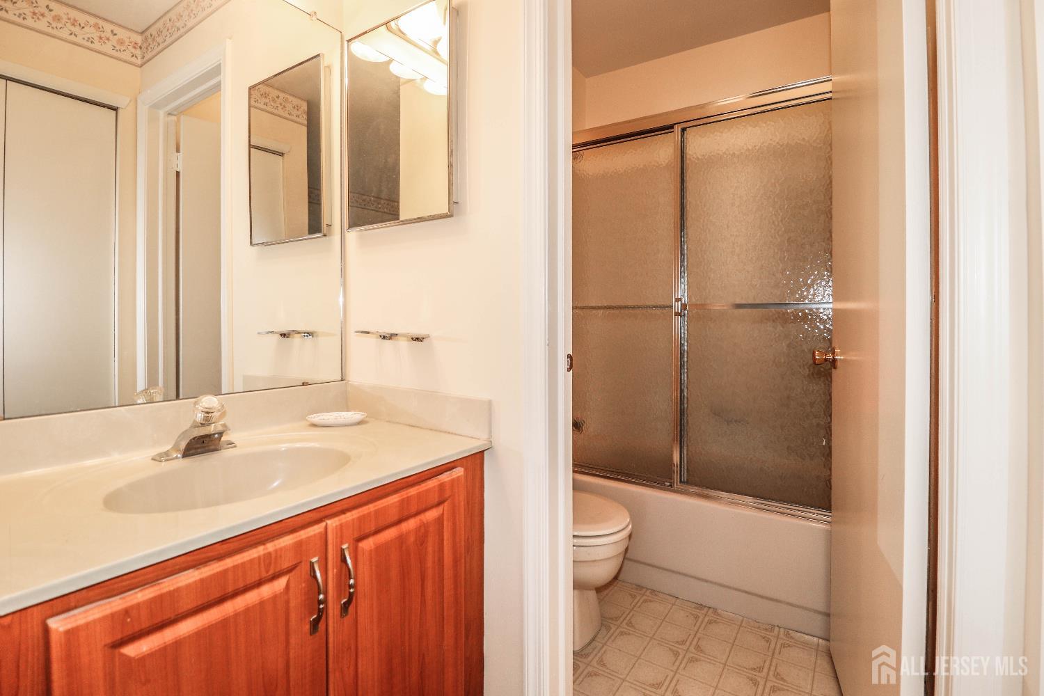 288 Waterlou Court, Franklin Twsp, NJ, 08873 image 33