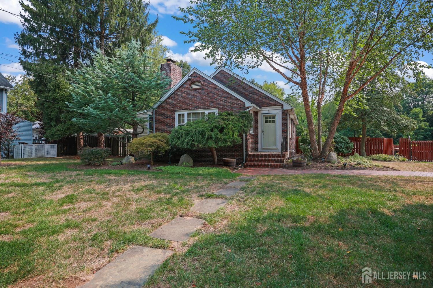 7 Lake Avenue Image 2