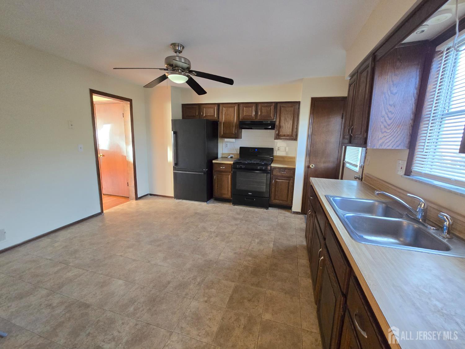 975-A & B Bergen Avenue, North Brunswick, NJ, 08902 image 37