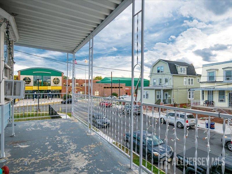 588 Charles Street Image 4