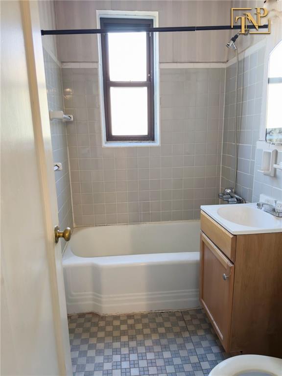 2450 Haring Street 6D Image 5