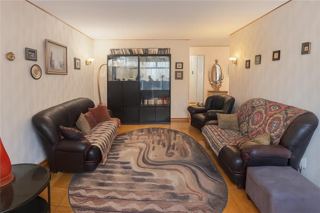 735 Avenue W 1H Image 3