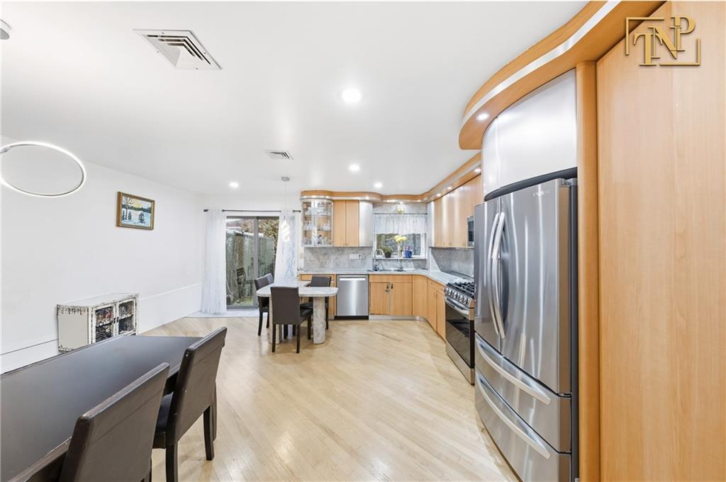 2756 Mill Avenue Image 4