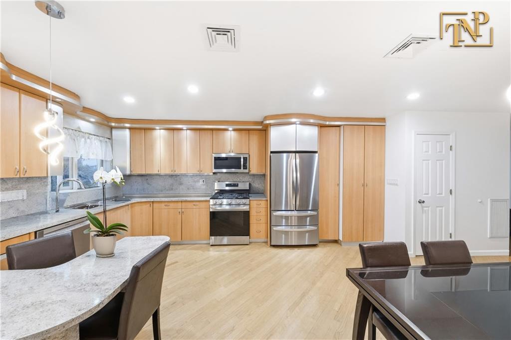 2756 Mill Avenue Image 5