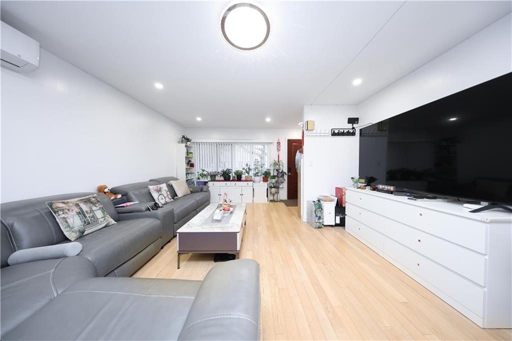 72 Zoe Street, Staten  Island, New York, 10305 image 8