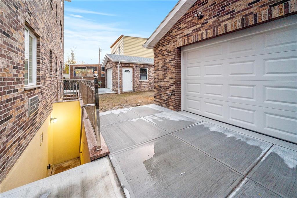 66-17 Clinton Avenue, Maspeth, New York, 11378 image 18