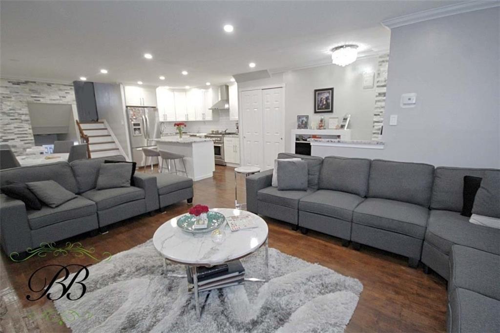 1230 East 73rd Street Image 4