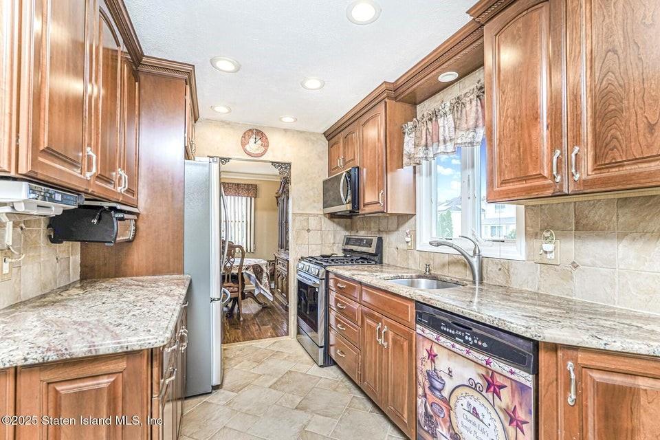 35 Nutwood Court, Richmond, New York, 10308 image 8