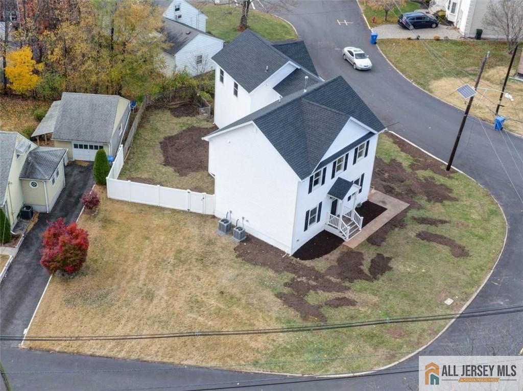 39 Lowell Street Image 3