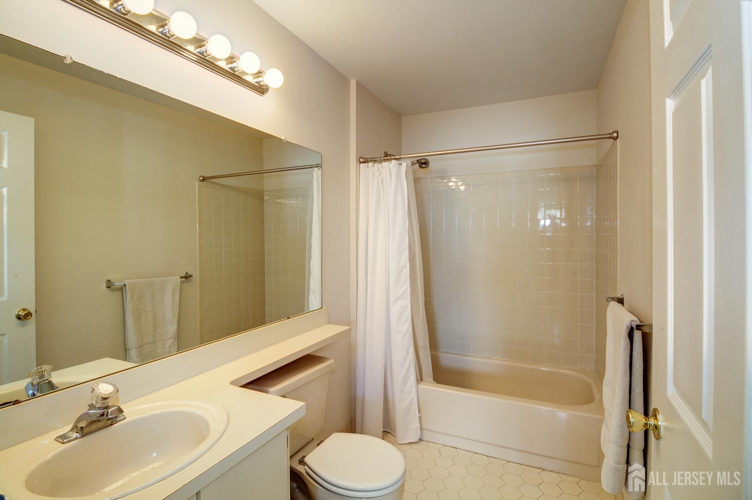 318 Wimbeldon Court, North Brunswick, NJ, 08902 image 11