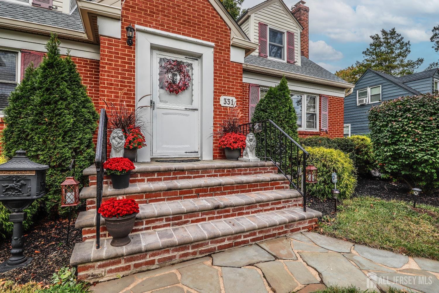 331 W Inman Avenue Image 4