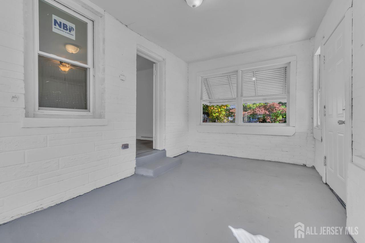 125 robbins Avenue Image 4