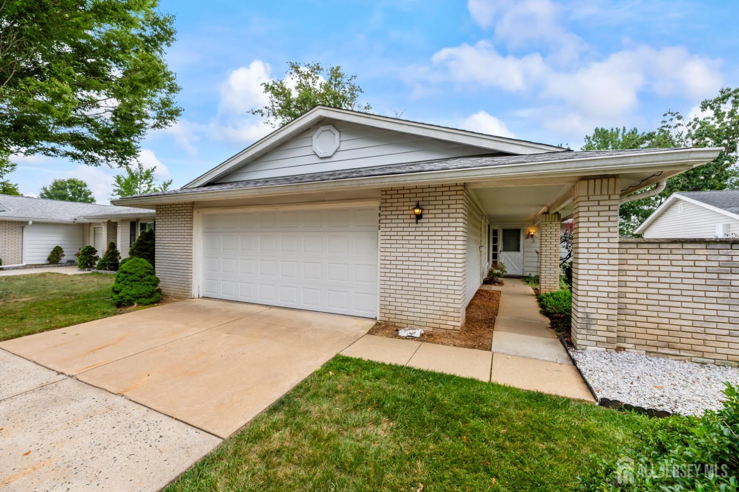 166 Laurel Plaza 166c Image 3