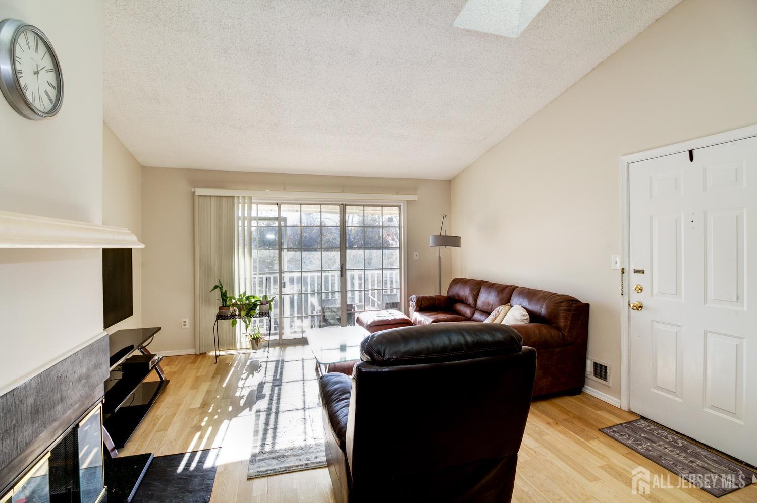 318 Wimbeldon Court Image 5