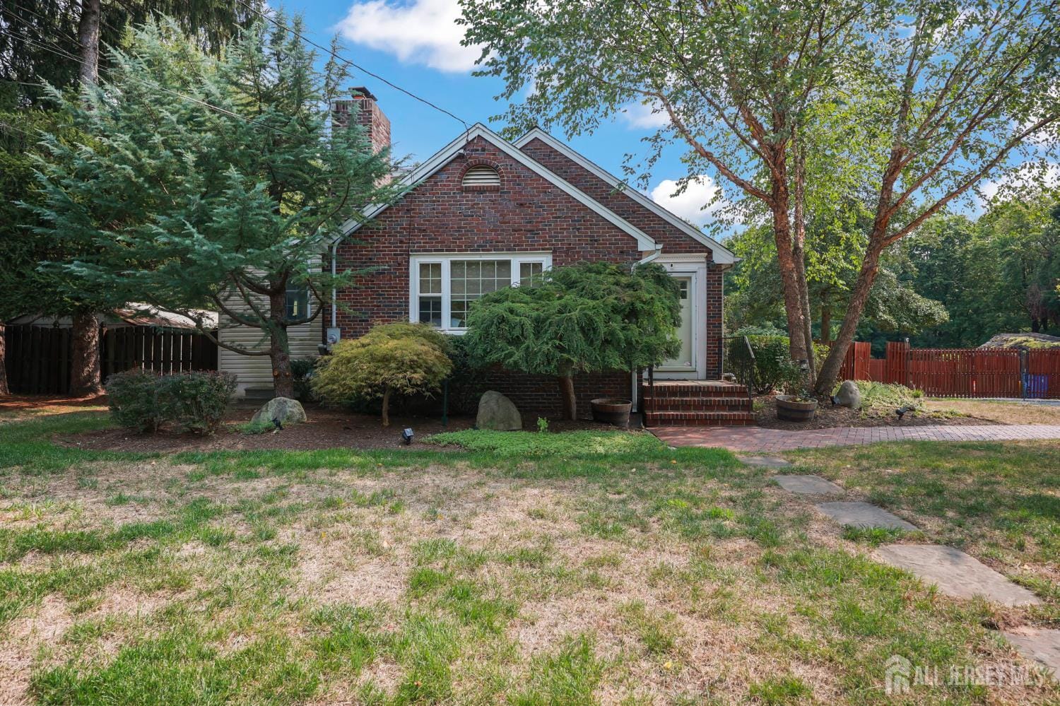 7 Lake Avenue, Helmetta, NJ, 08828