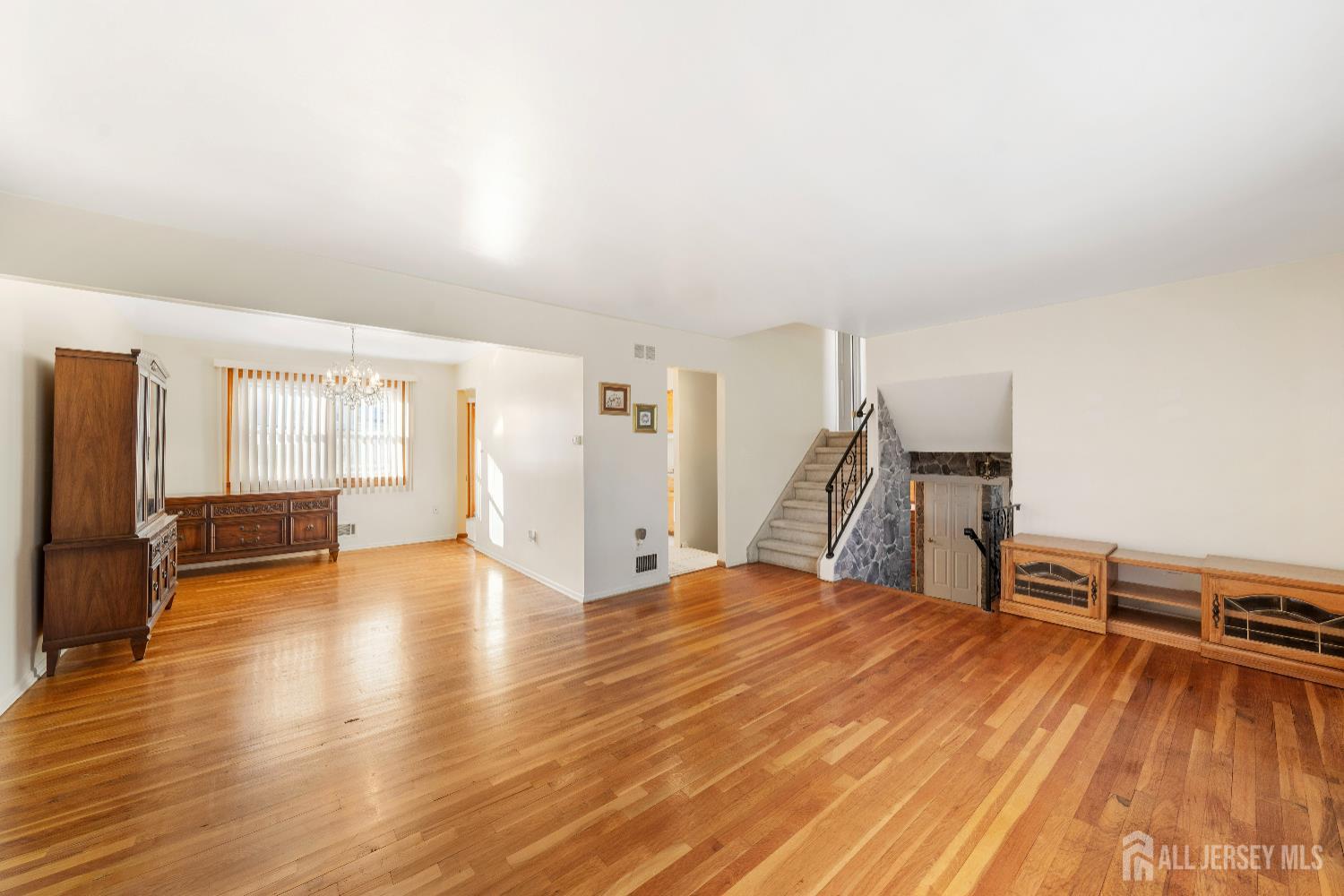 1015 Rudyard Drive Image 5