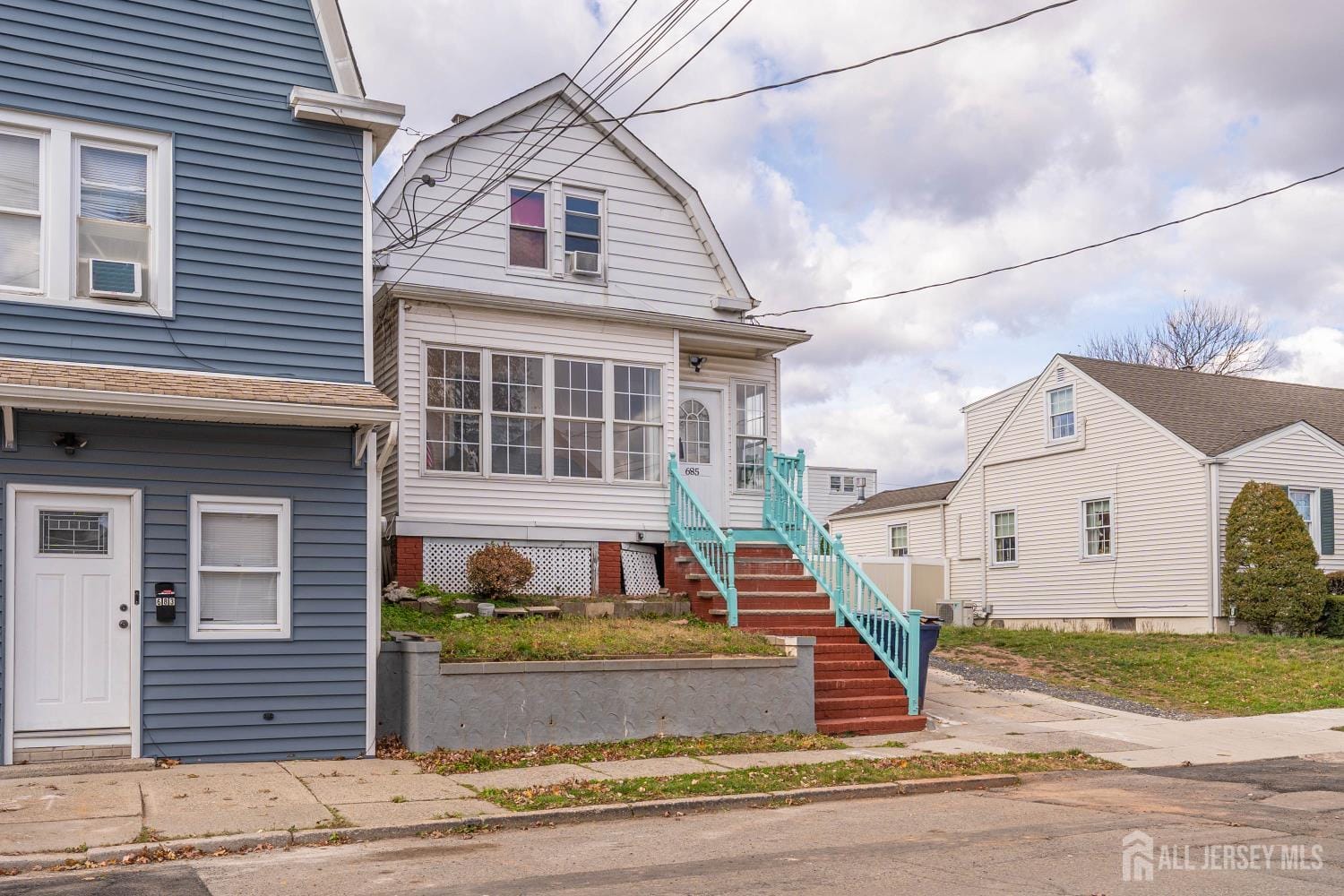 685 Raritan Avenue Image 3