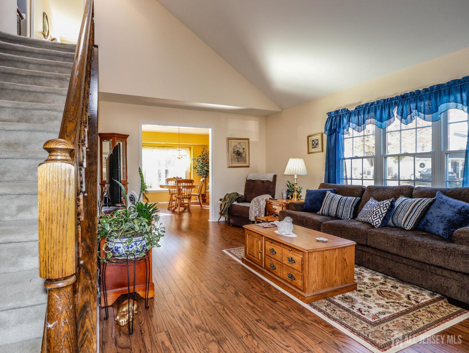 288 Waterlou Court Image 4