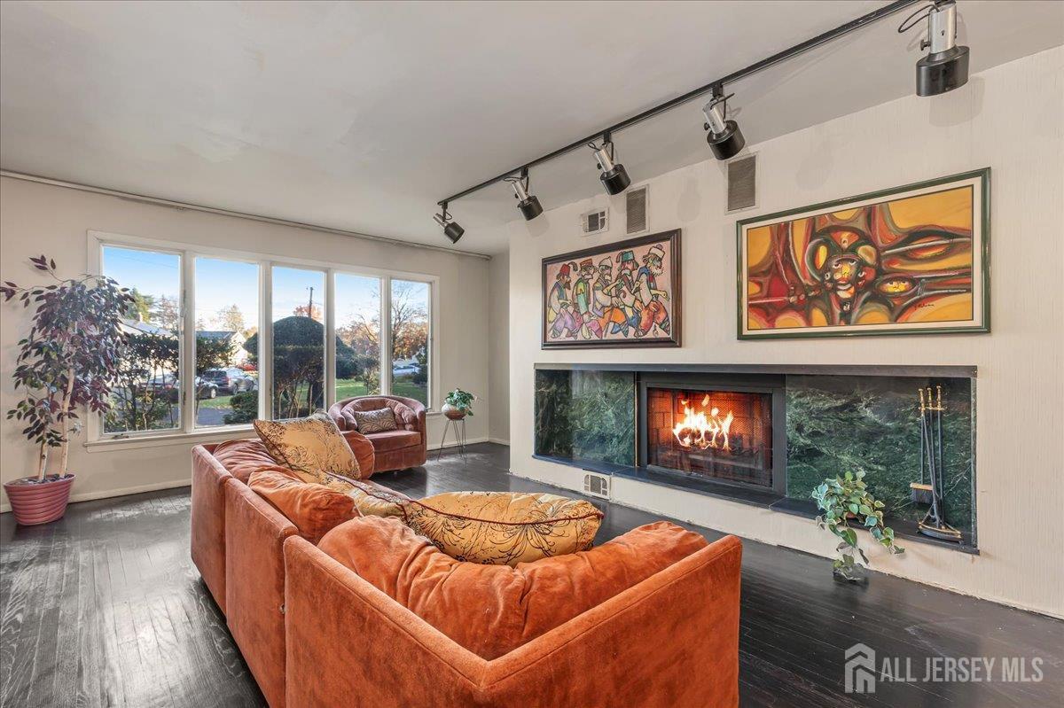 1066 Allenwood Drive Image 5