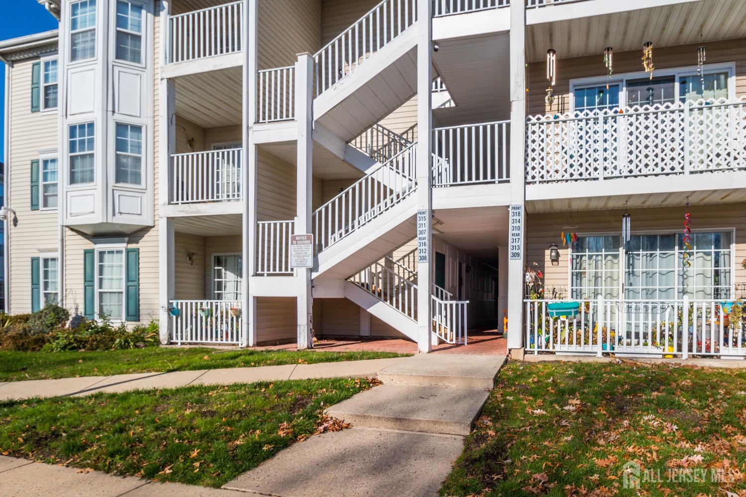 318 Wimbeldon Court, North Brunswick, NJ, 08902