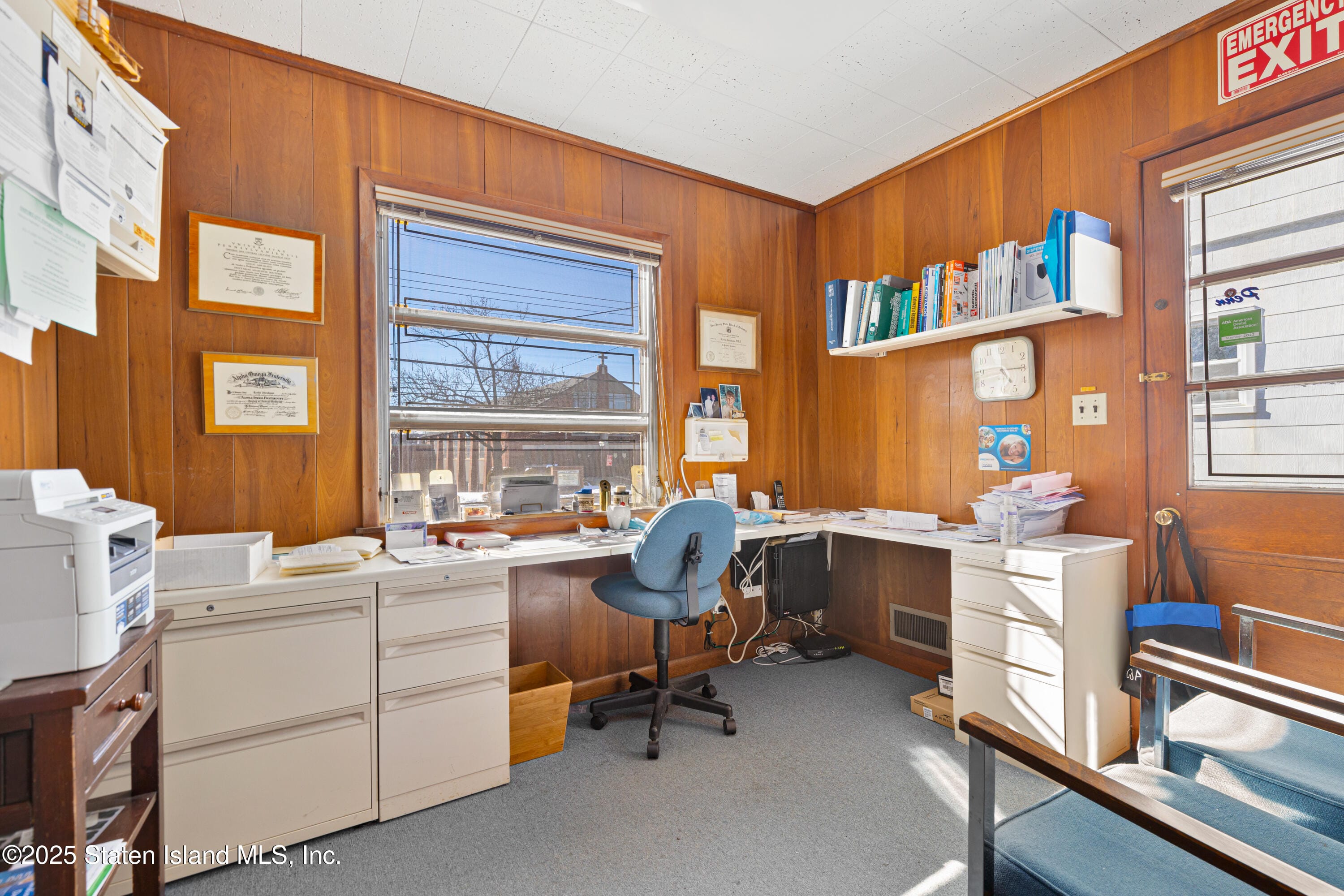 1625 Victory Boulevard Image 5