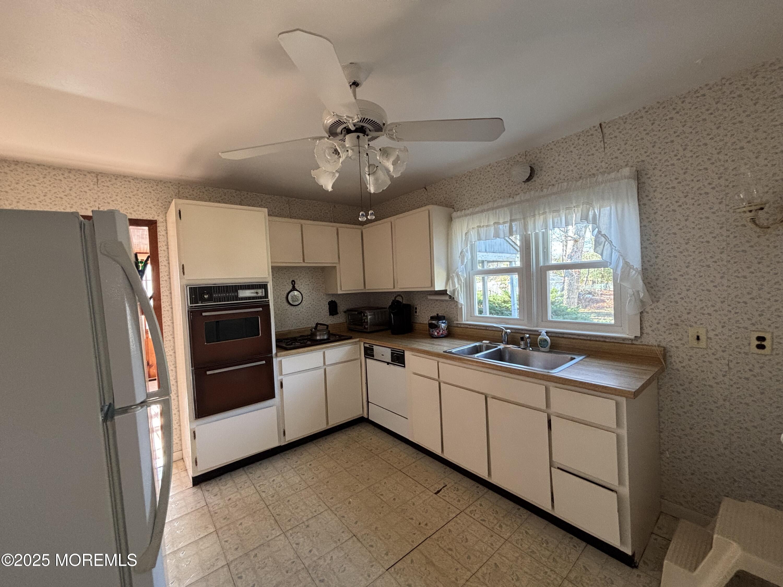 408 Spiral Drive, Brick, NJ, 08724 image 16