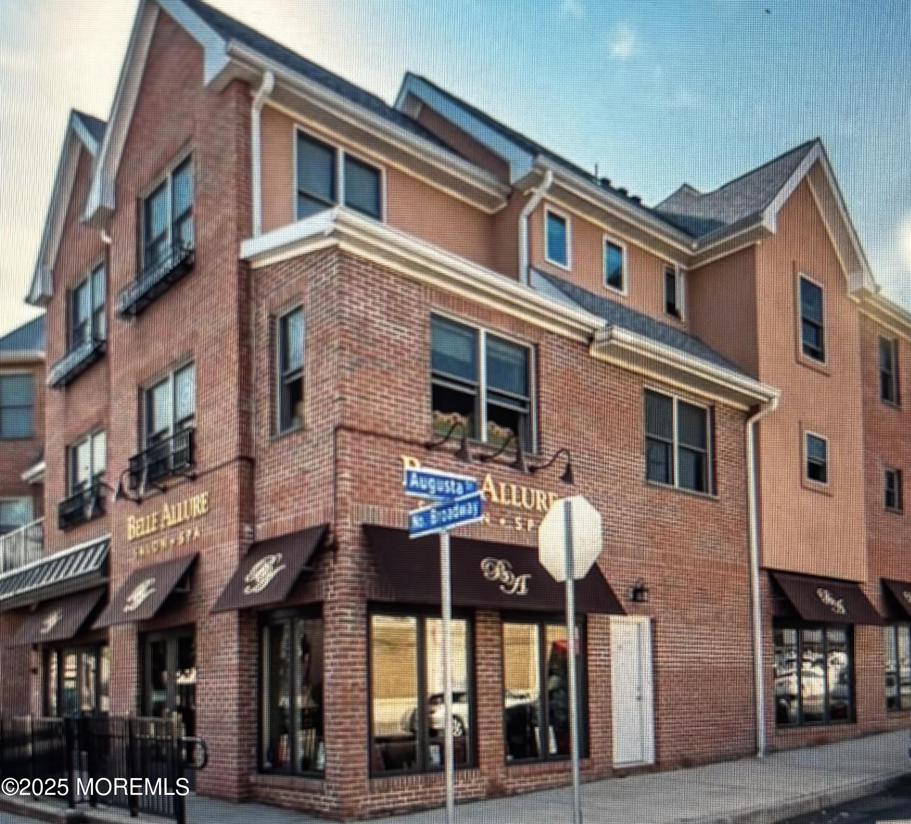 112 N Broadway G Image 3