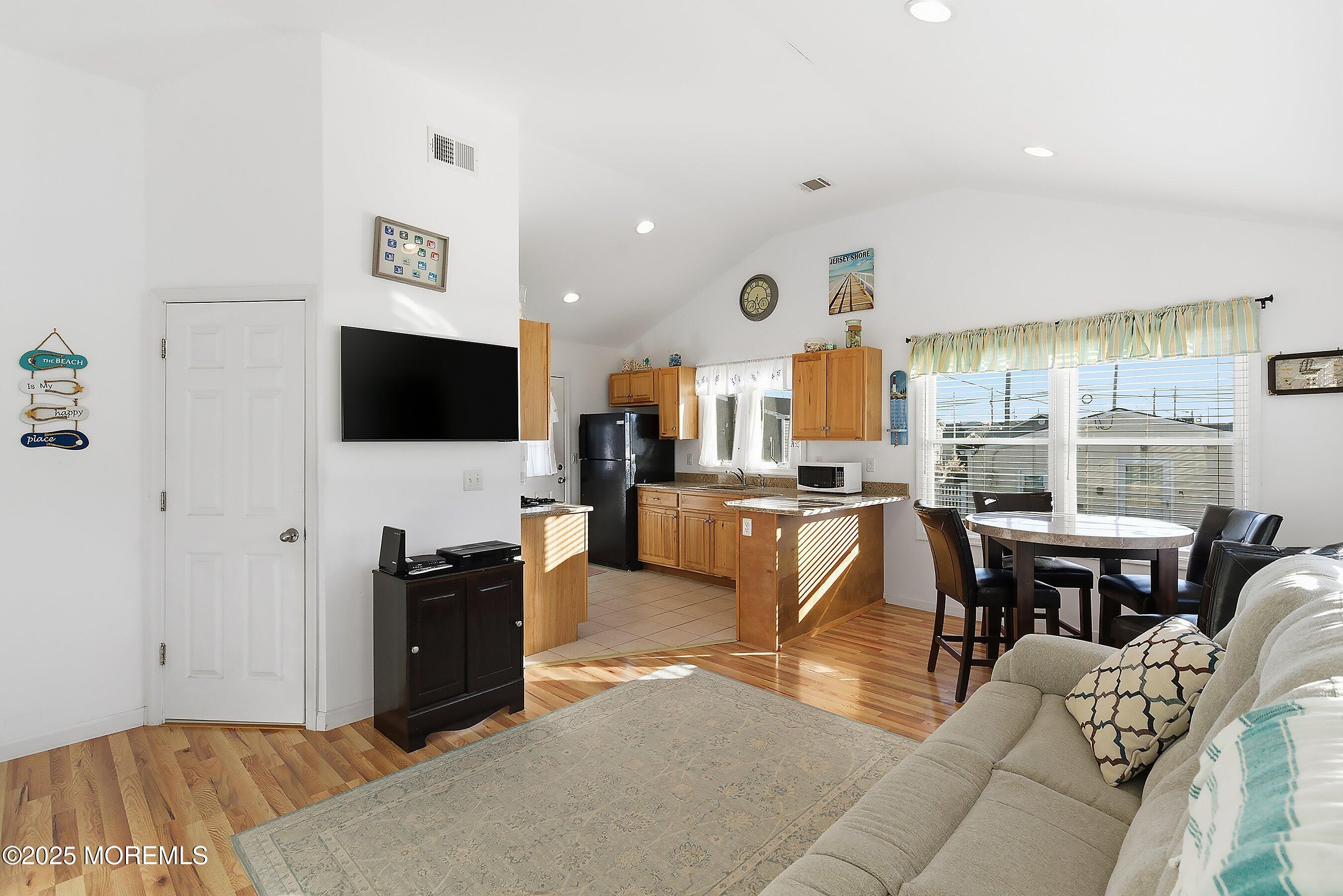 102 W Pompano Way Image 3