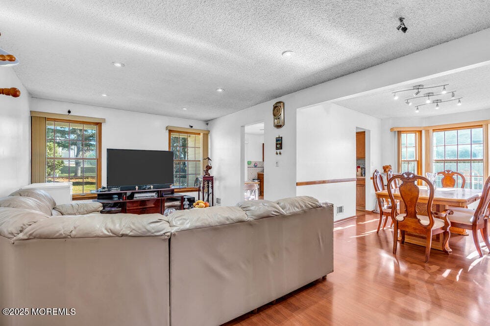 14 Plymouth Drive Image 4