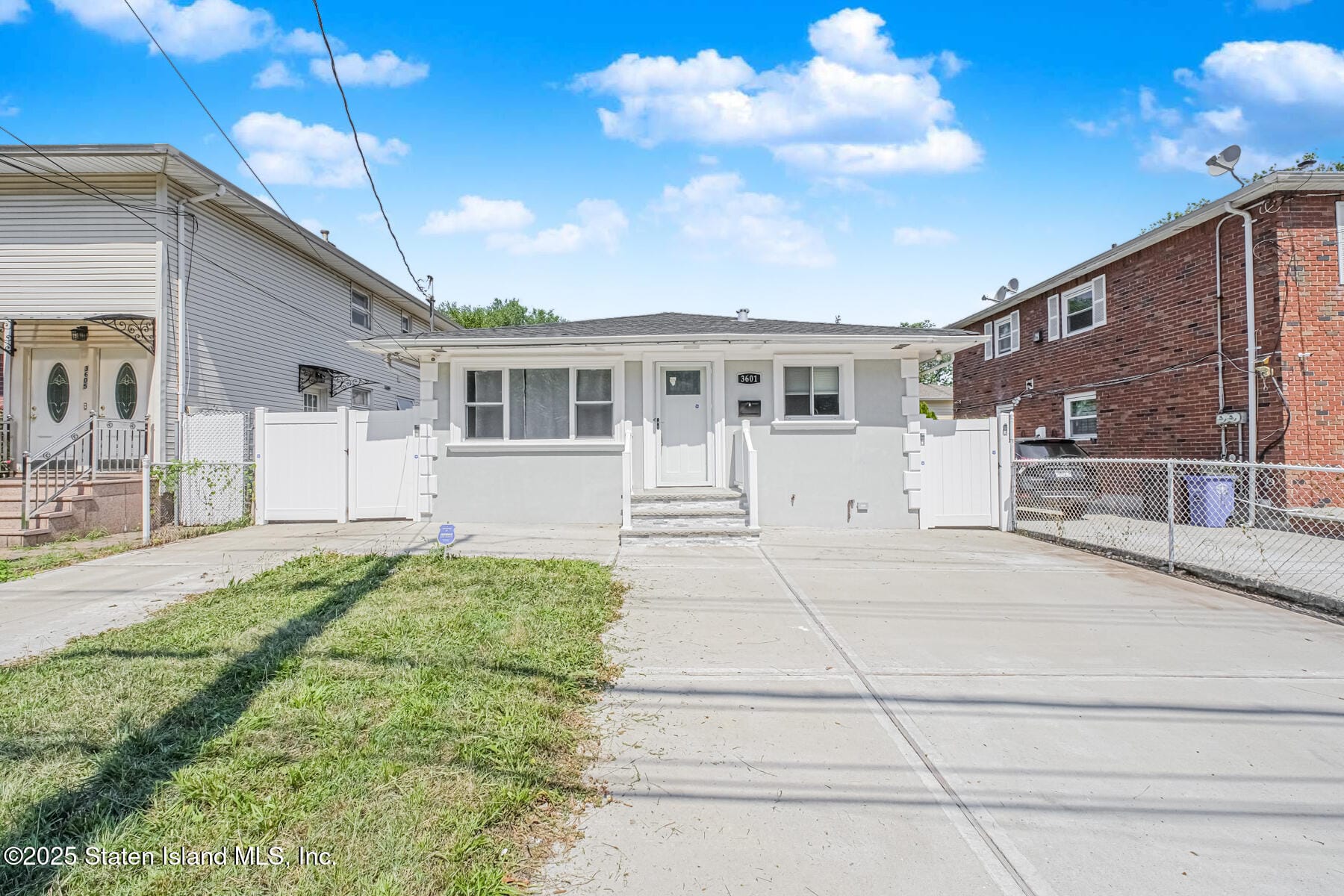 3601 Hylan Boulevard Image 2