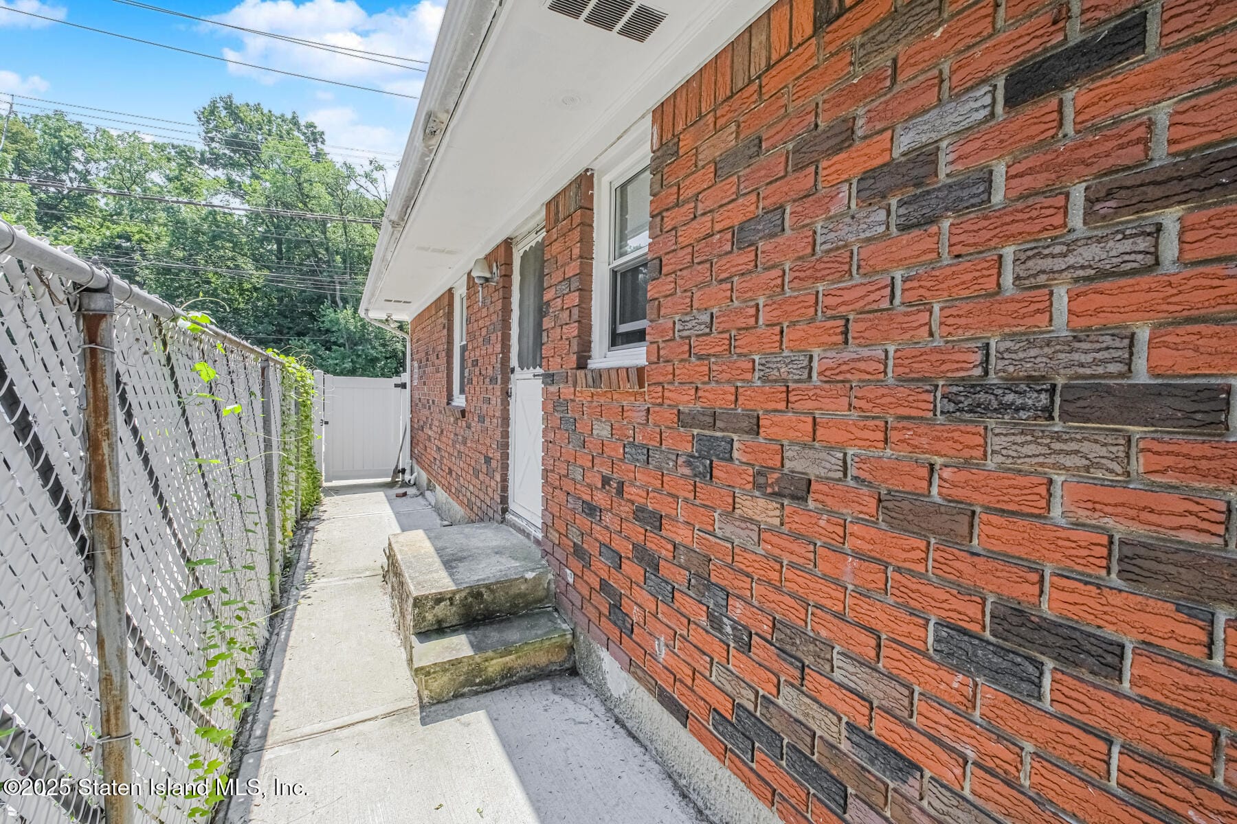 3601 Hylan Boulevard Image 3