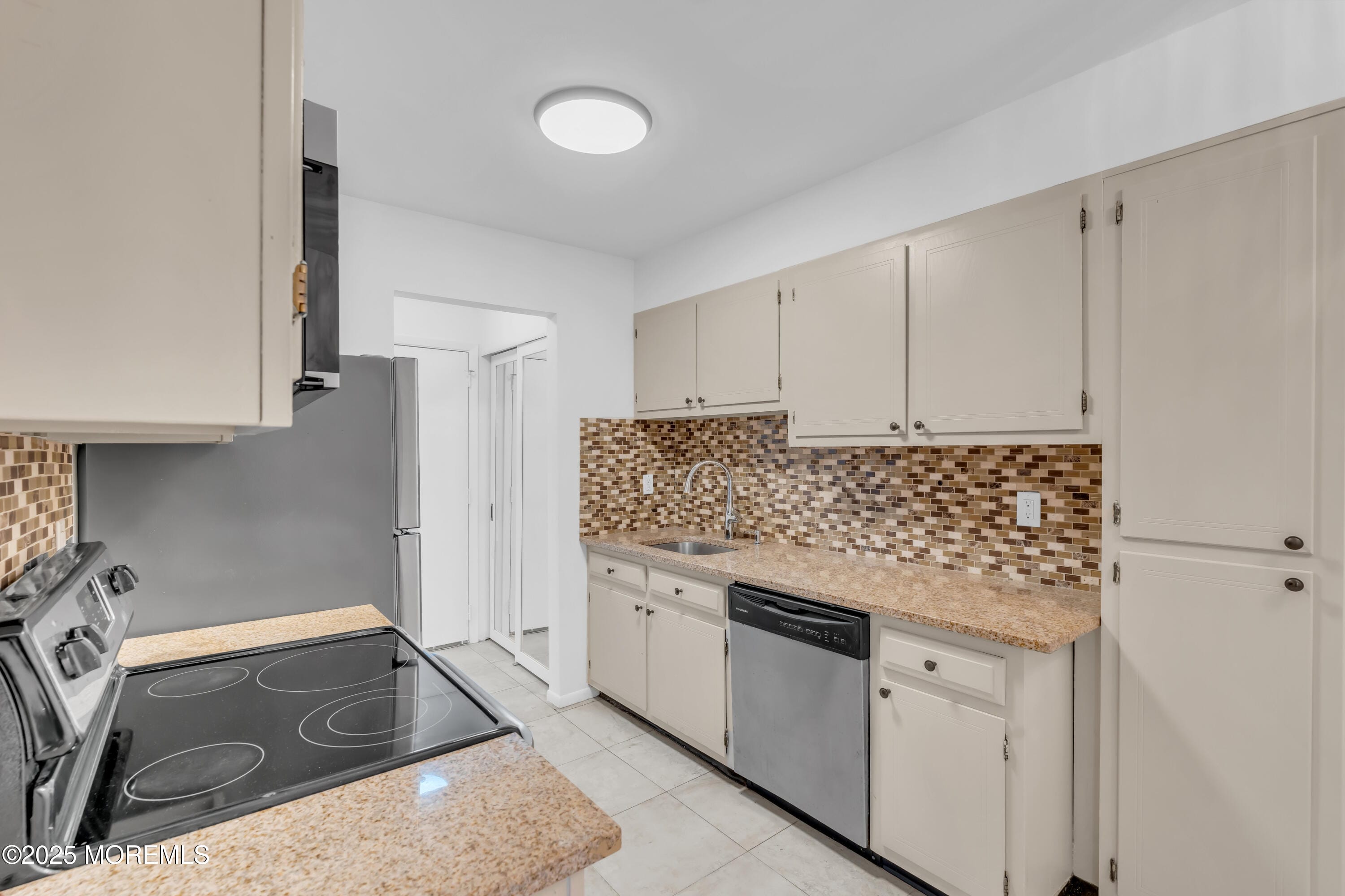 55 Amberly Drive G Image 4