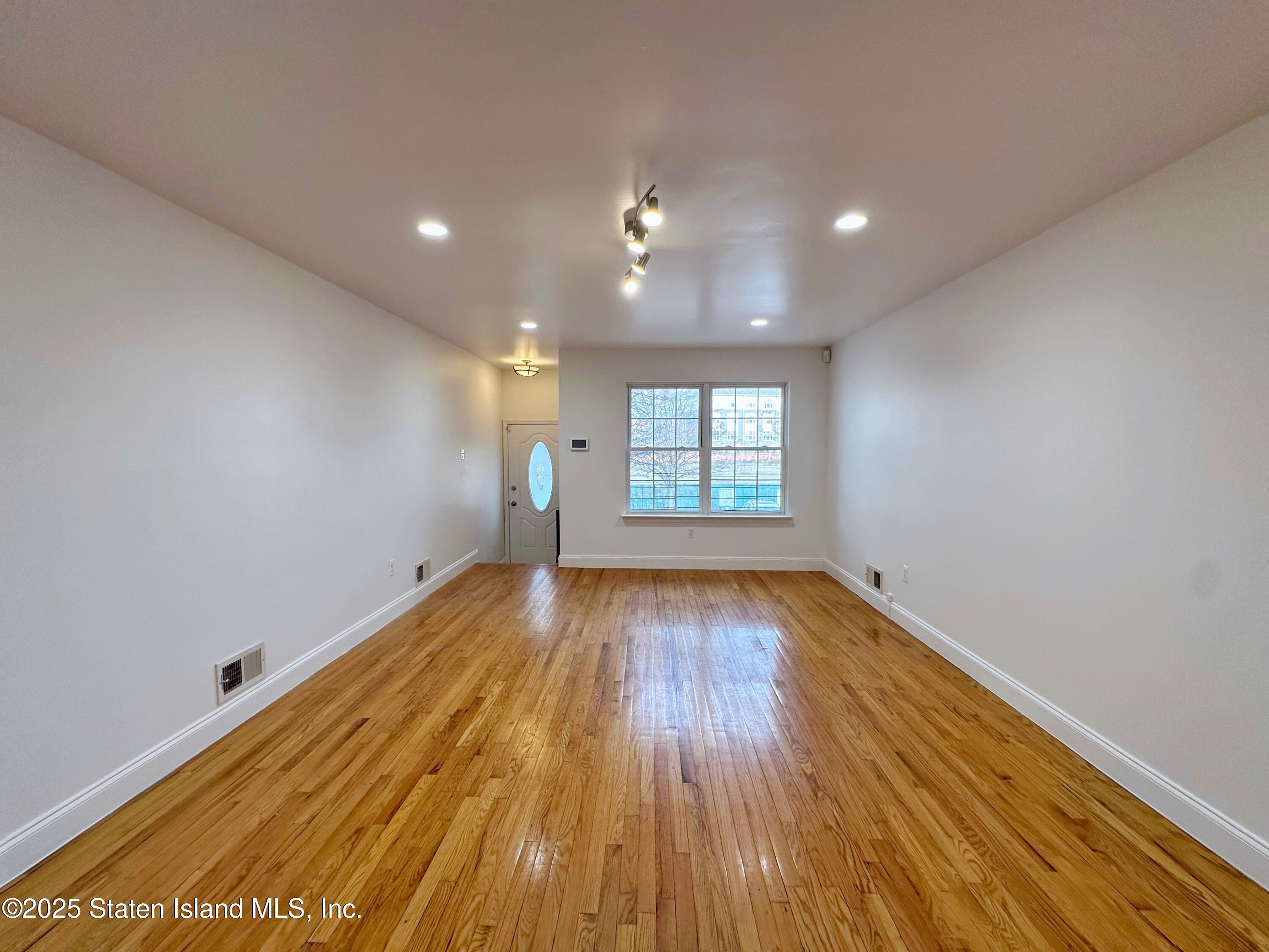 74 Dartmouth Loop Image 3